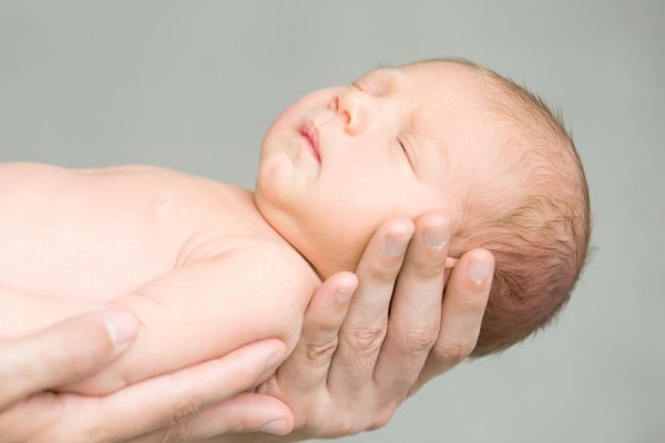 Agar Kulit Bayi Putih, Bagaimana Caranya?