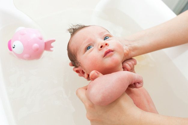 Jangan Keliru, Ini Cara Tepat Memandikan Bayi Baru Lahir