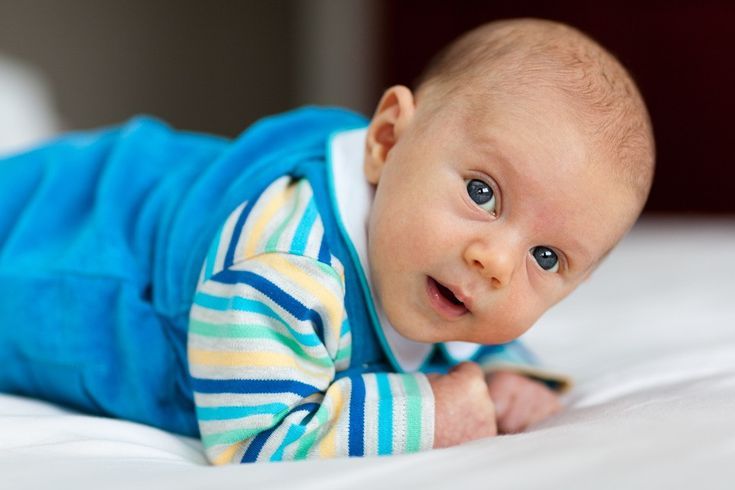 Perkembangan Bayi 4 Bulan: Tengkurap hingga Angkat Kepala