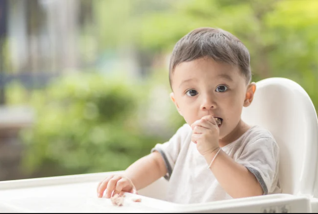 Gigi Anak Belum Tumbuh di Usia 1 Tahun, Normalkah?
