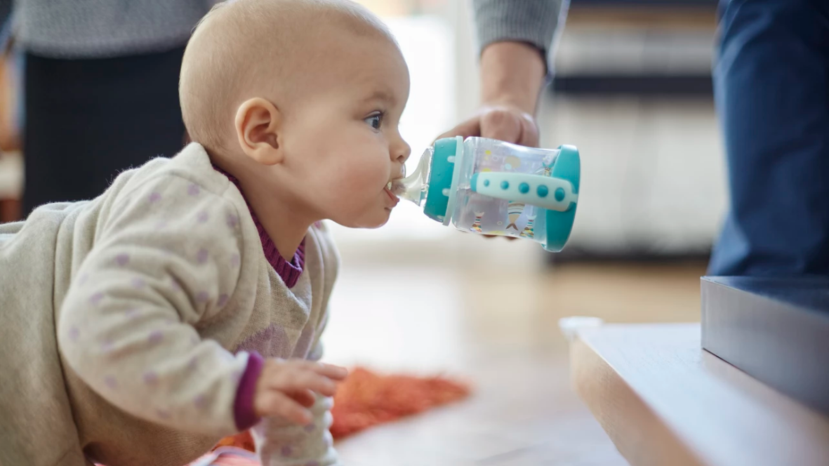 Menngapa Pemberian Air Putih Pada Bayi Dilarang?