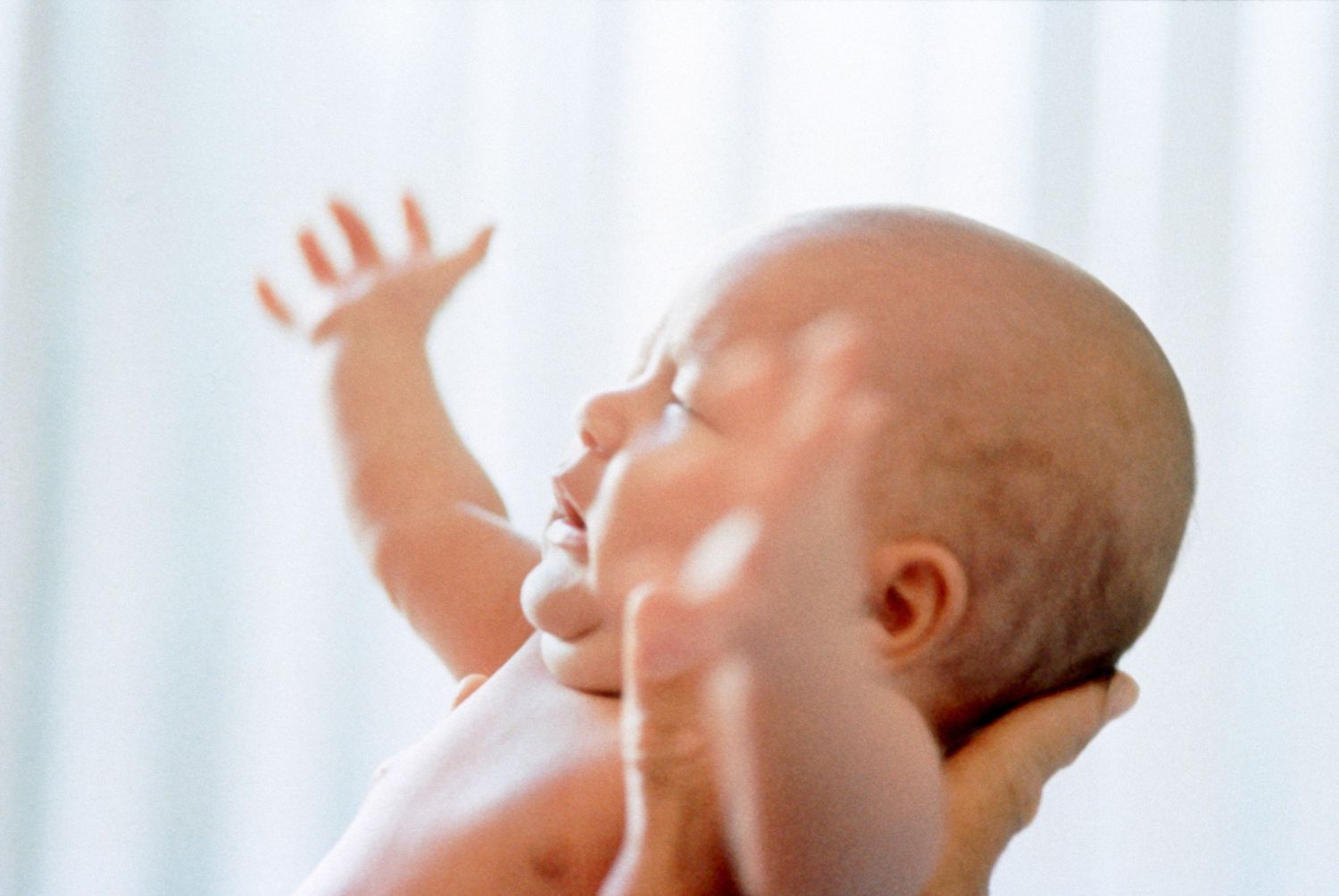 Reflek Primitif  Bayi? Apa Saja Yang Perlu Moms Ketahui?