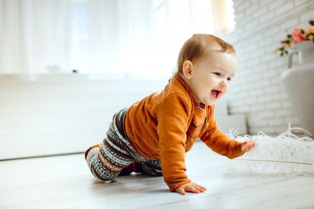 Bayi Hobi Merangkak, Cara Praktis Menciptakan Rumah Baby-Friendly