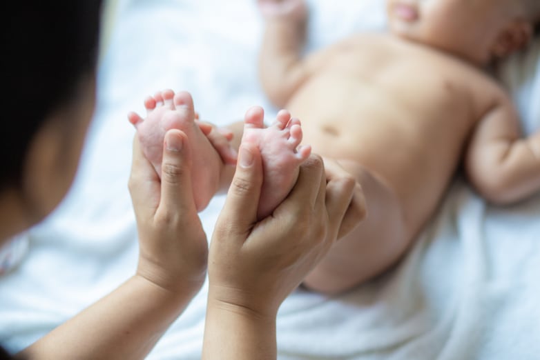 11 Manfaat Pijat Bayi untuk Tumbuh Kembang yang Optimal