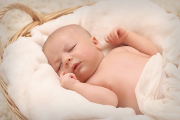 7 Cara Efektif Merawat Bayi yang Baru Saja Lahir Pada Saat Musim Hujan