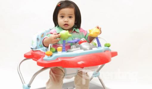 Belajar Jalan Sendiri vs Baby Walker